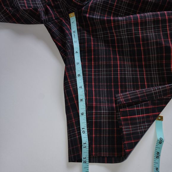 Annika by Cutter & Buck Women's Black & Red Plaid Bermuda Golf Shorts Size 4 - Picture 4 of 10